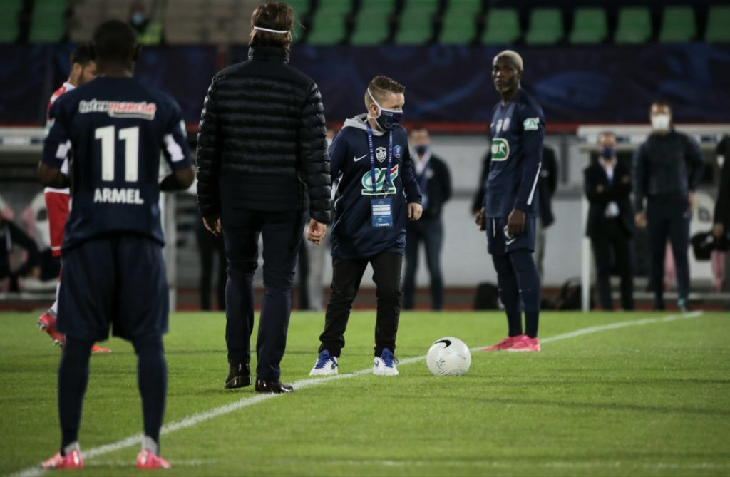 Coup d'envoi fictif